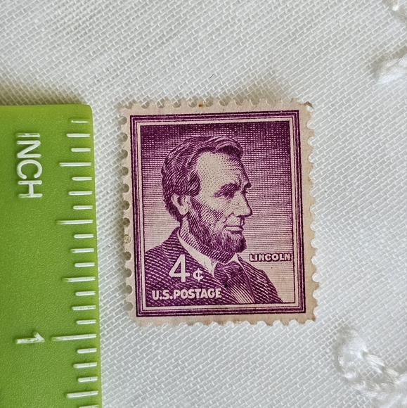 1954 Abraham Lincoln 4 Cent U.S. Postage Purple Stamp - Picture 5 of 6